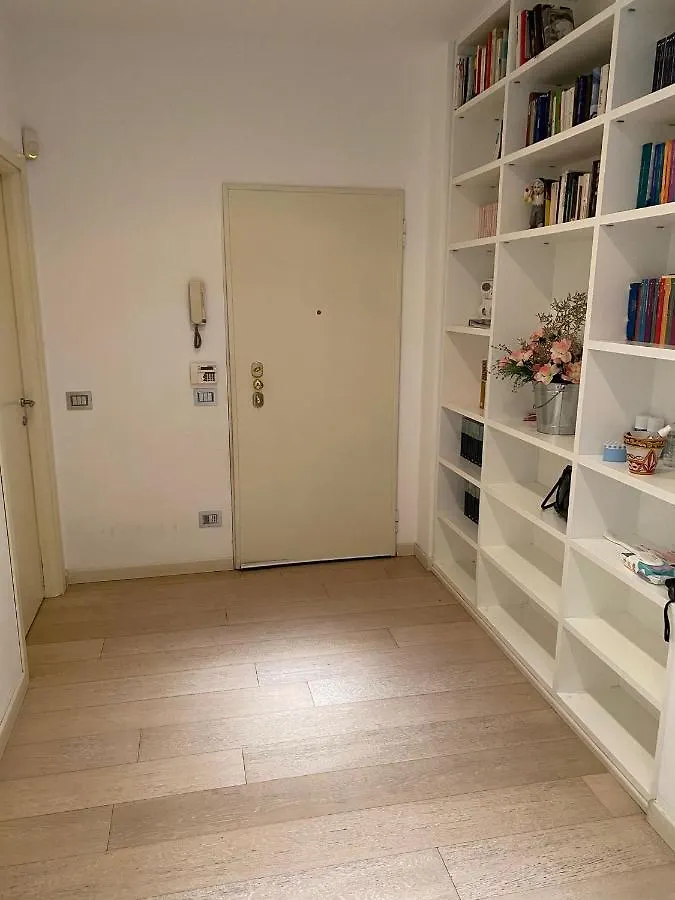 Lovely Apartment In The New Porta Nuova Area Milan