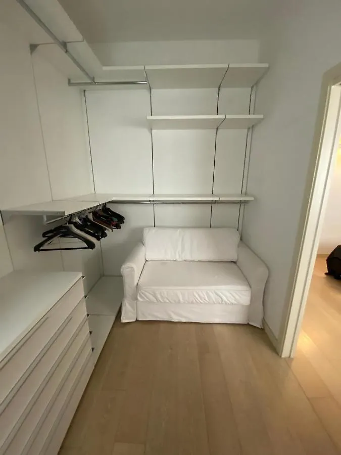 Lovely Apartment In The New Porta Nuova Area Milan