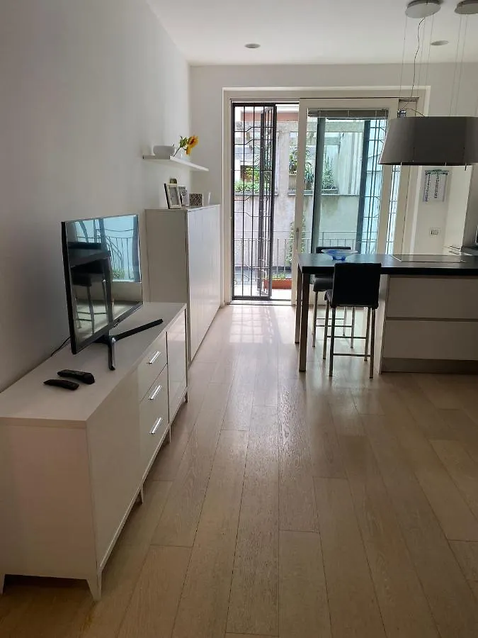 Lovely Apartment In The New Porta Nuova Area Milan