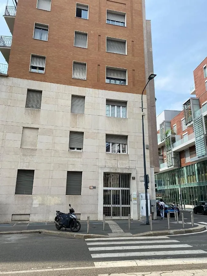 Lovely Apartment In The New Porta Nuova Area Milano