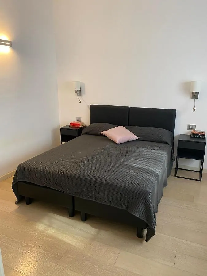 Lovely Apartment In The New Porta Nuova Area Milano