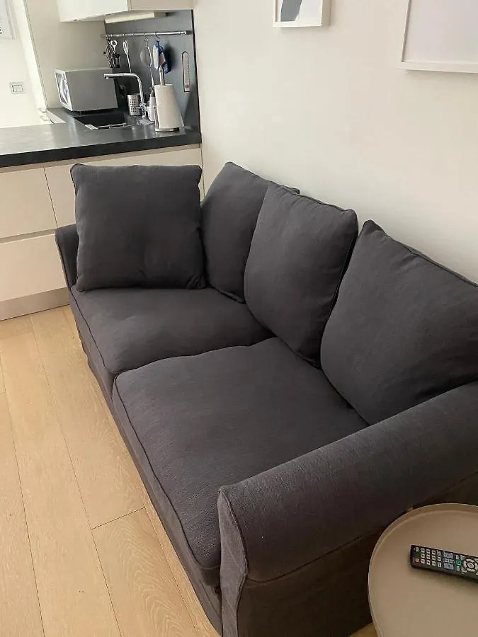 Lovely Apartment In The New Porta Nuova Area Milan
