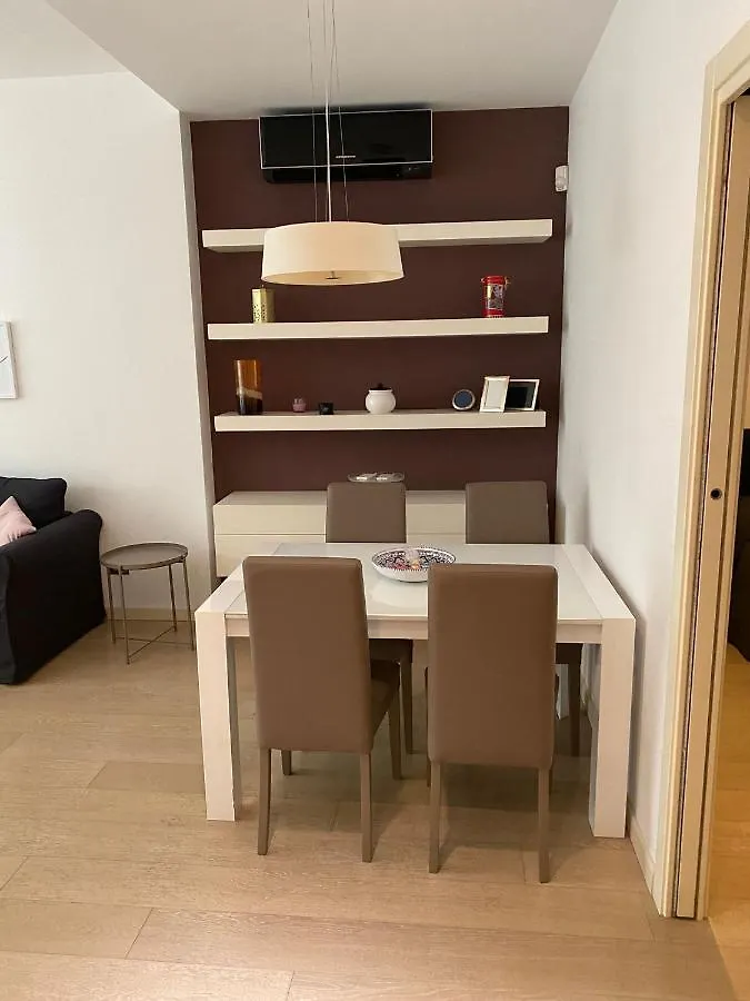 Lovely Apartment In The New Porta Nuova Area Milan