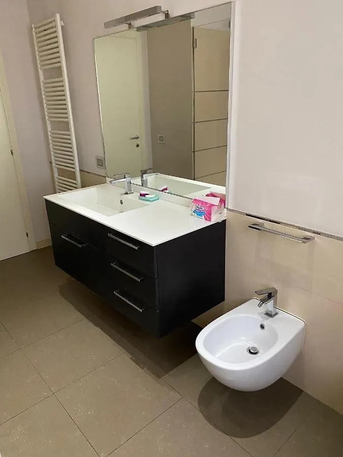 Lovely Apartment In The New Porta Nuova Area Milan