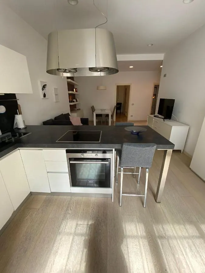 Lovely Apartment In The New Porta Nuova Area Milan