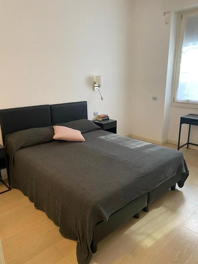 Lovely Apartment In The New Porta Nuova Area Milan